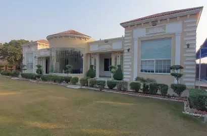 8 kanal Farm House Available For Wedding Function