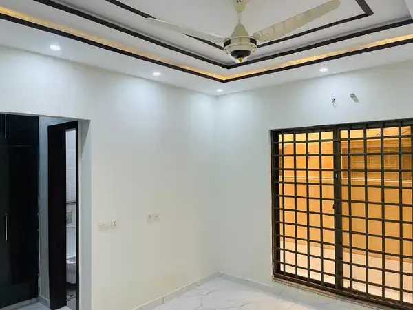 10 Marla House For Rent Available Usman Block Bahria Town Lahore