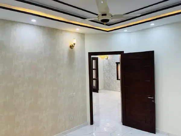 10 Marla House For Rent Available Usman Block Bahria Town Lahore